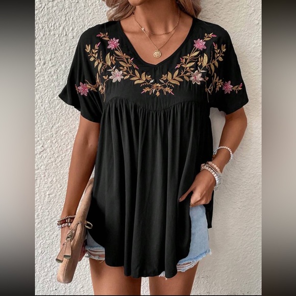 Boho Floral Embroidered Short Sleeve Oversized Blouse - Picture 2 of 12